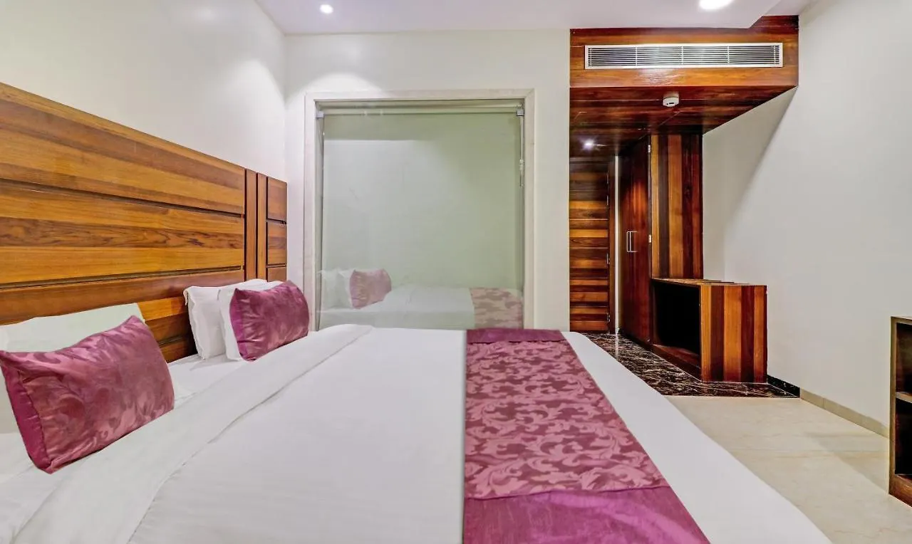 Treebo Tryst Glassy Junction Hotel Tajganj