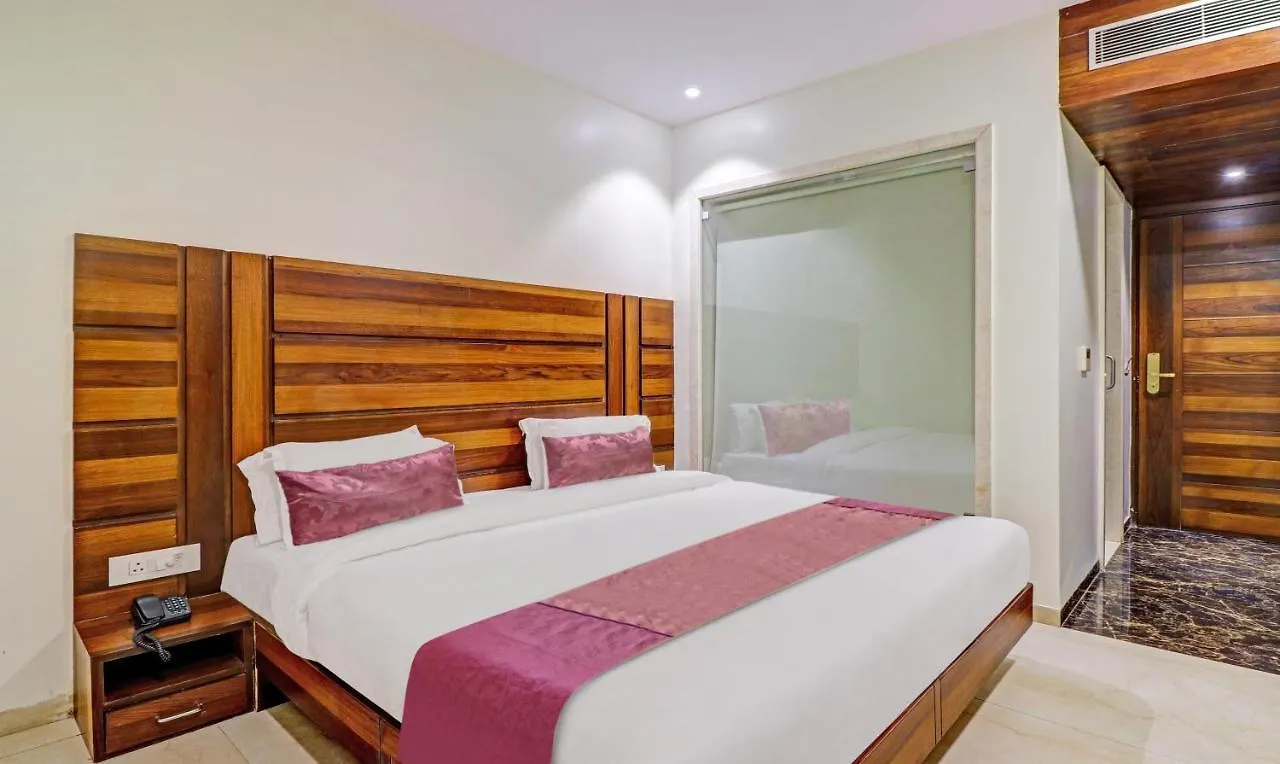 Treebo Tryst Glassy Junction Hotel Tajganj