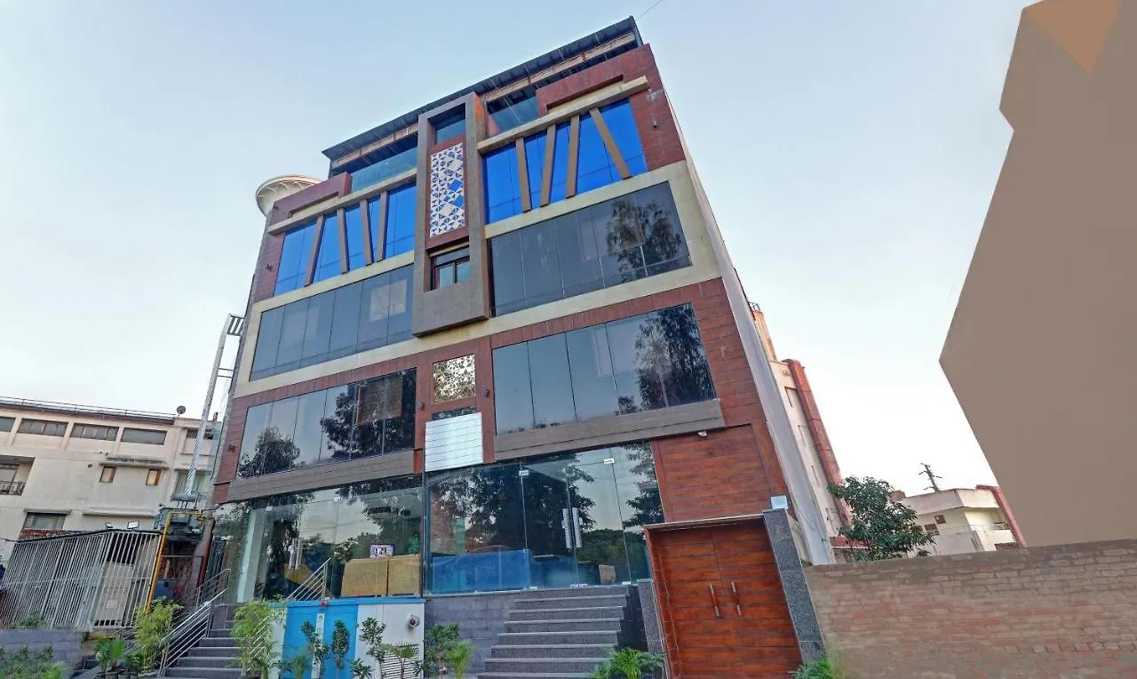 Treebo Tryst Glassy Junction Hotel Tajganj