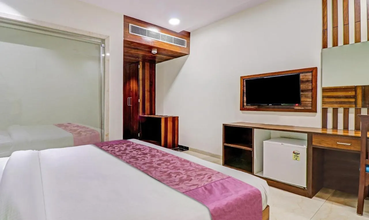 Treebo Tryst Glassy Junction Hotel Tajganj 3*,  India