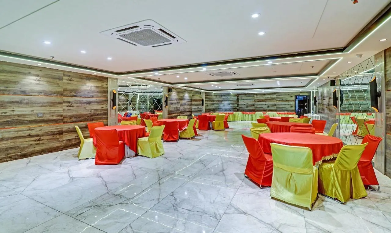 Treebo Tryst Glassy Junction Hotel Tajganj