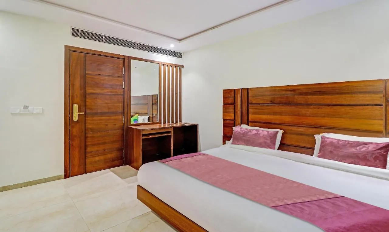 Treebo Tryst Glassy Junction Hotel Tajganj 3*,  India