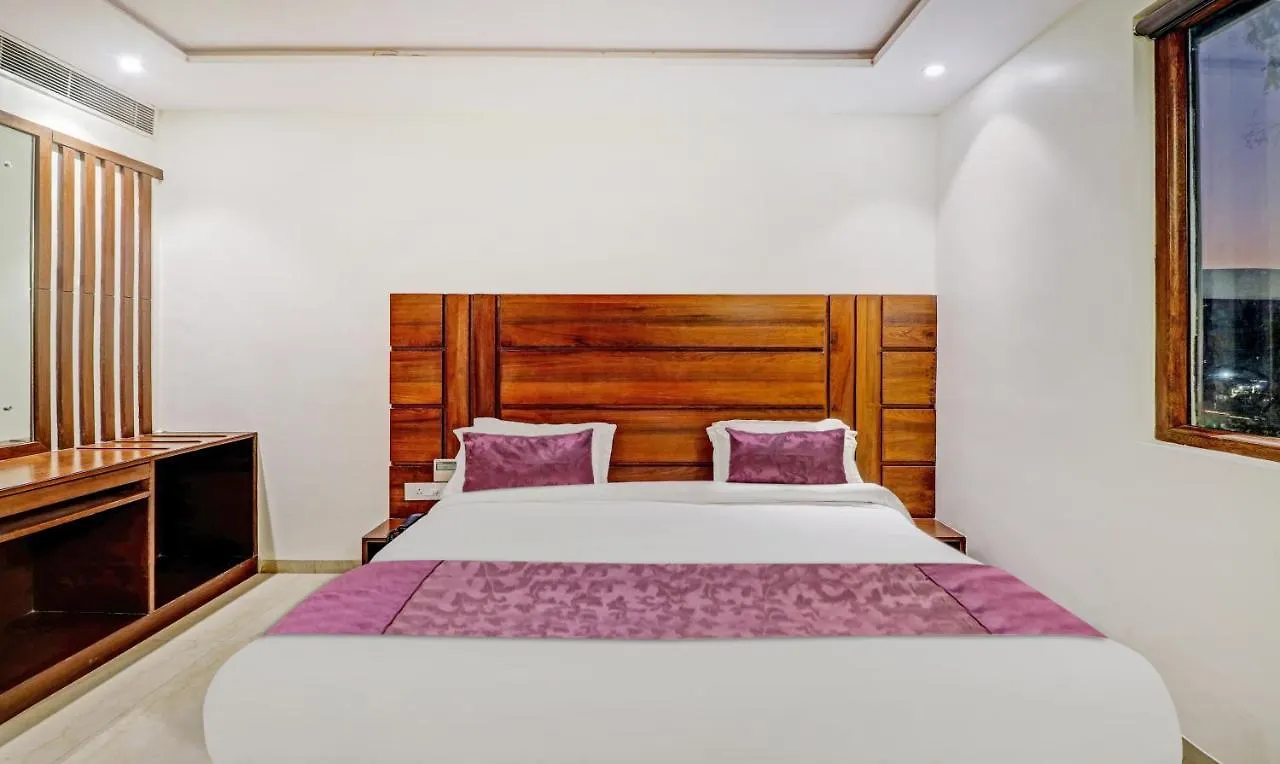 Treebo Tryst Glassy Junction Hotel Tajganj