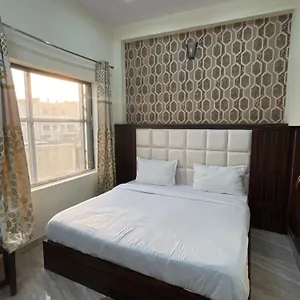 Hotel Snow White Budget Family - In House Parking - 5g Wifi- Gyser Facility, Tajganj