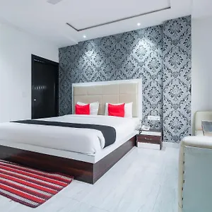 Hotel O Jalsa, Tajganj
